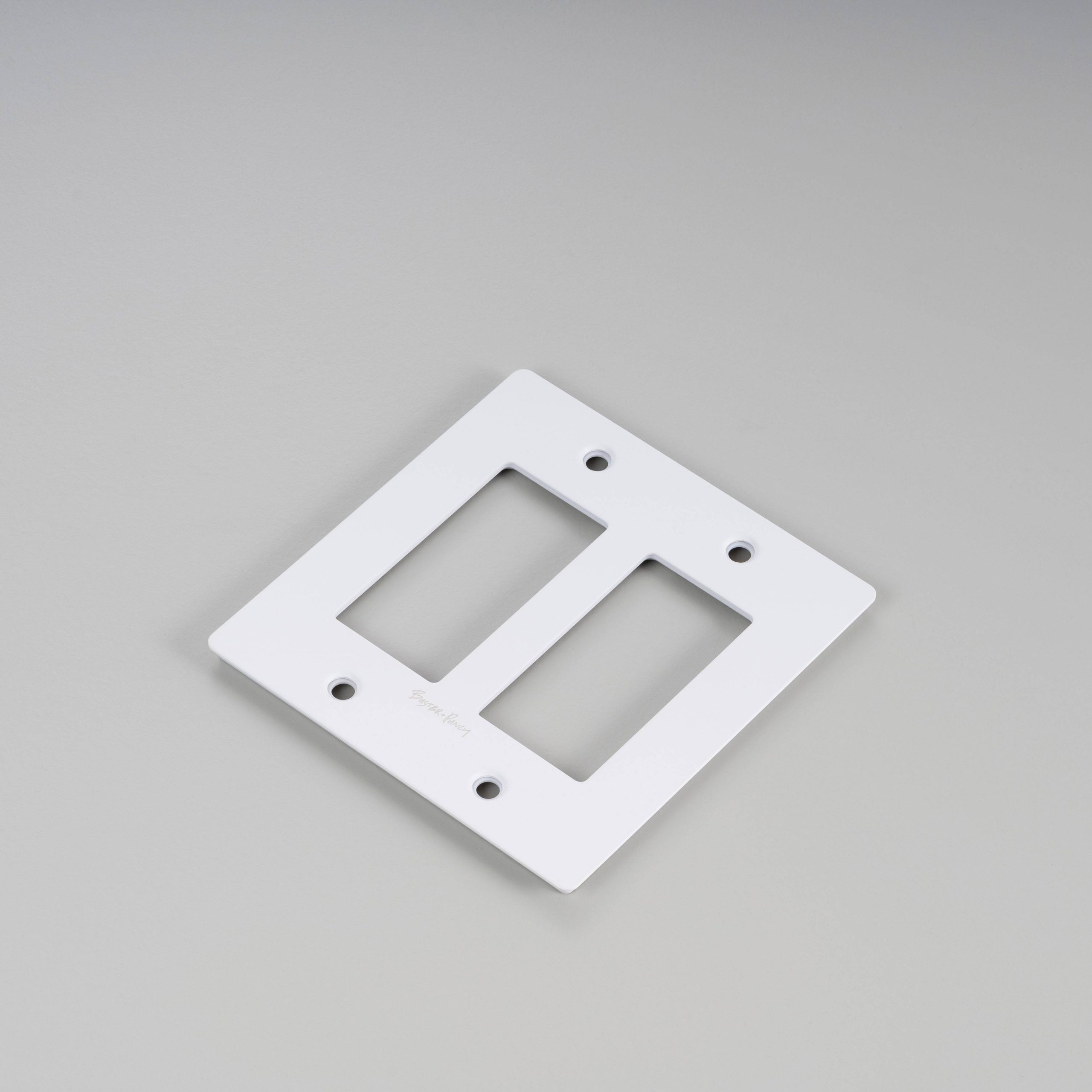 2G PLATE / WITH LOGO / WHITE